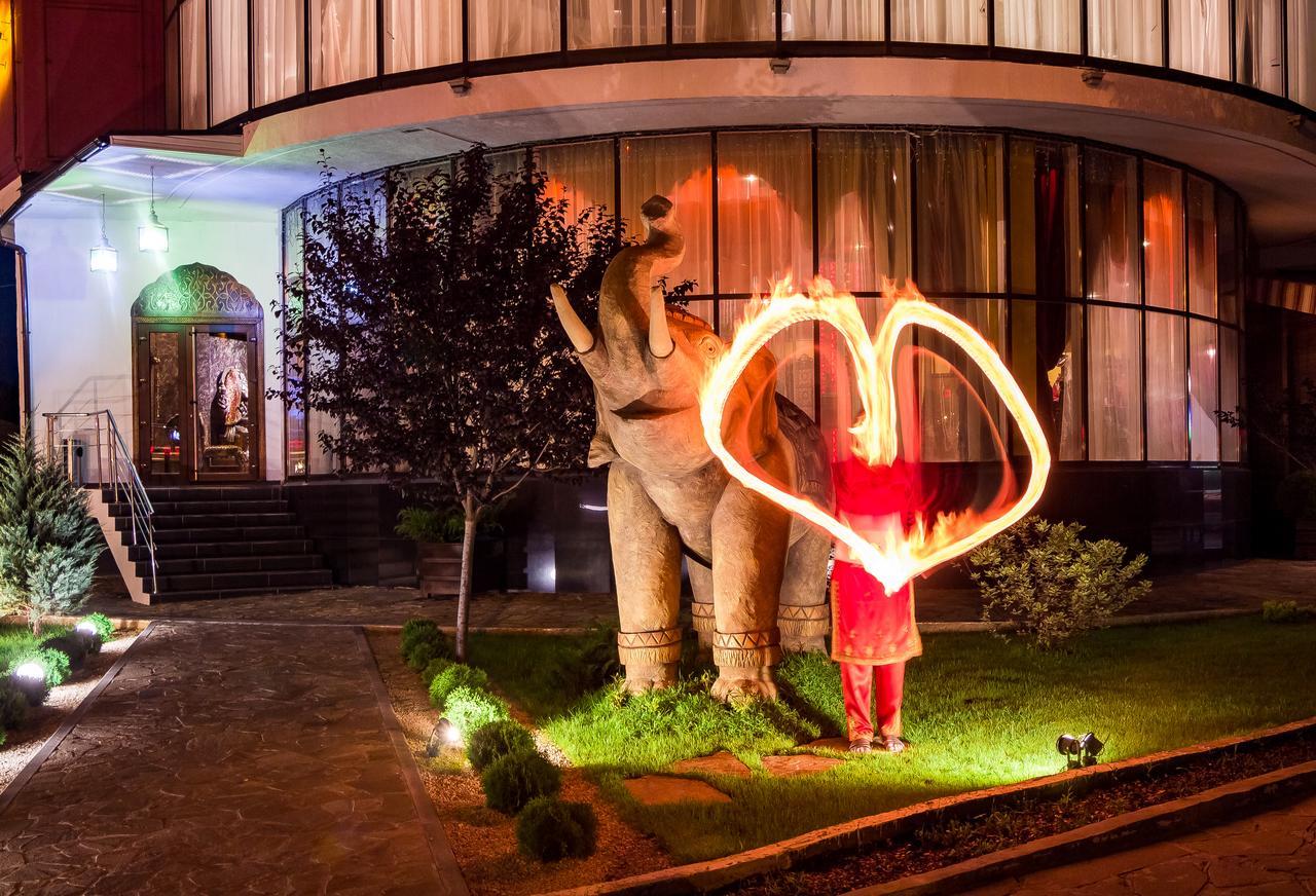 India Palace Hotel Harkiv Dış mekan fotoğraf